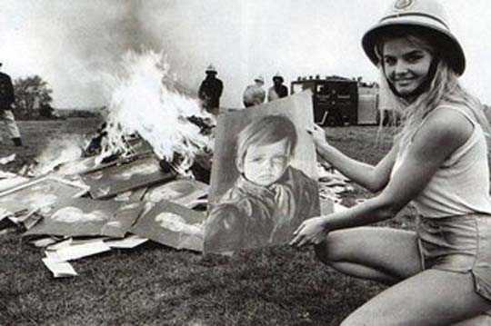 сожжение картины плачущий мальчик