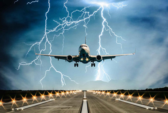полет-самолета-в-сложных-метеоусловиях