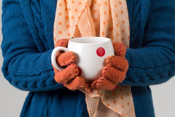 первая помощь при обморожениях 1 степени - согревание как снаружи, так и изнутри горячим чаем