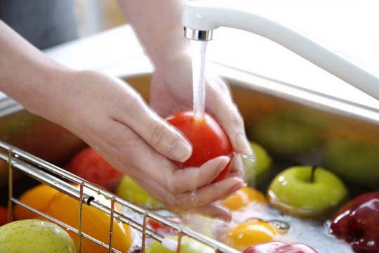 нужно мыть овощи и фрукты перед употреблением в пищу - что делать при отравлении