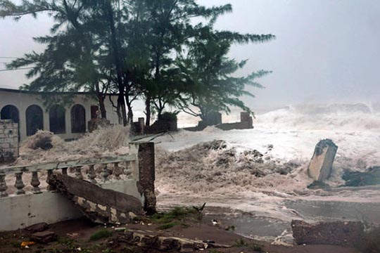ураган Сэнди затронул даже побережья Индии