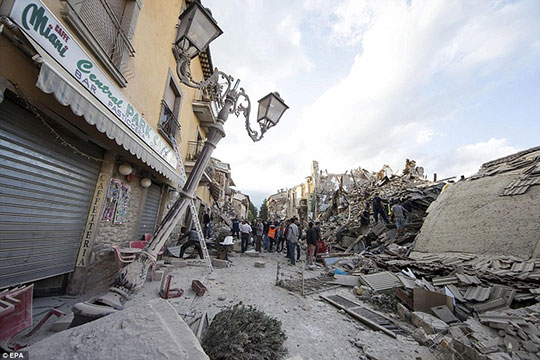 жертвами-землетрясения-в-италии-стали-247-человек