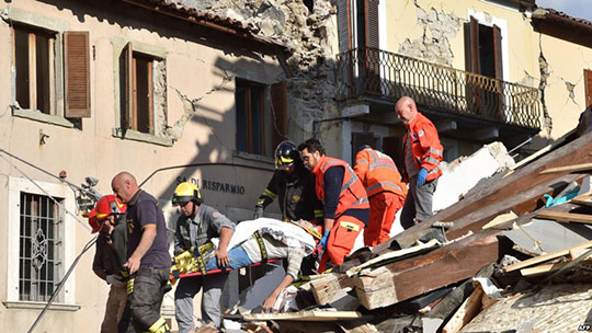 эвакуация-постродавших-от-землетрясения-в-италии